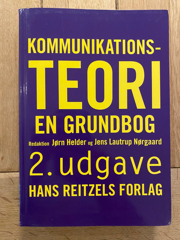 Kommunikationsteori - en grundbog, Jørn Helder, Jens - Jørn Helder, Jens lautrup Nørgaard mfl.